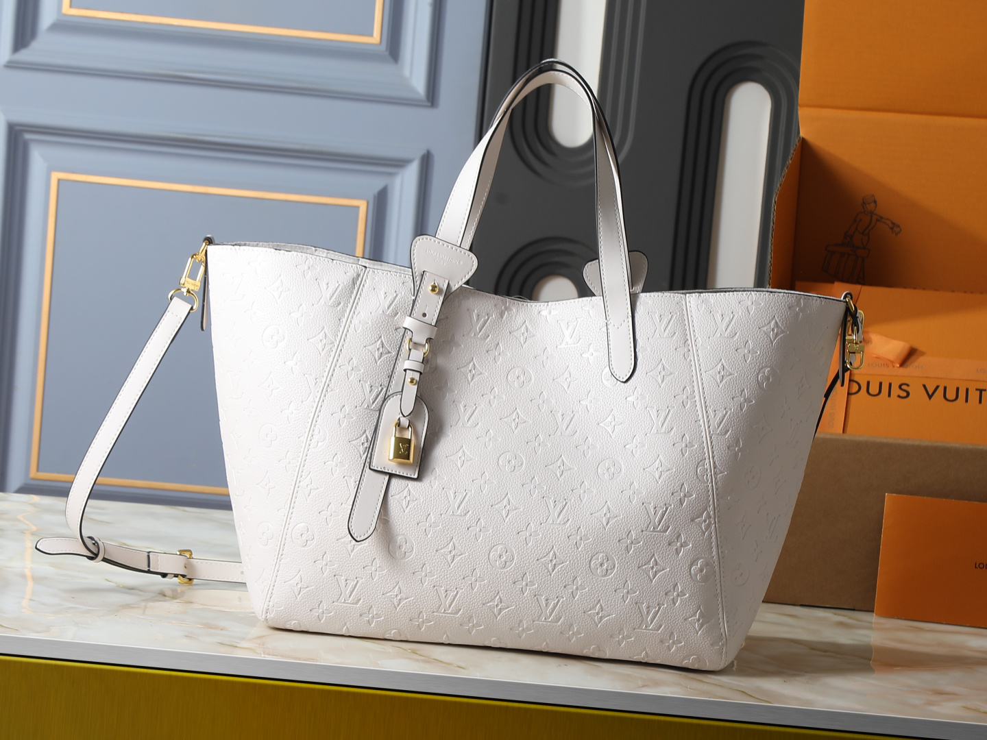 Louis Vuitton LV Classic Handbag Premium Canvas Magnetic Lock Everyday Carry Fashion Bag